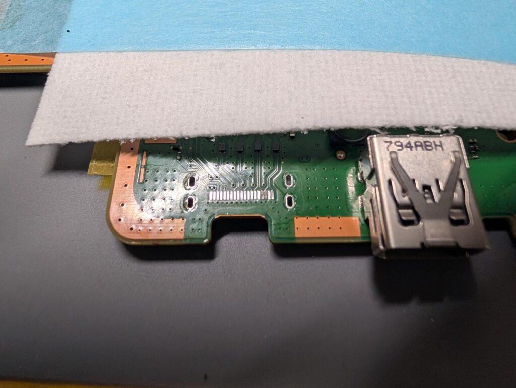CUH-7100のHDMIポート取り外し時の写真
清掃後