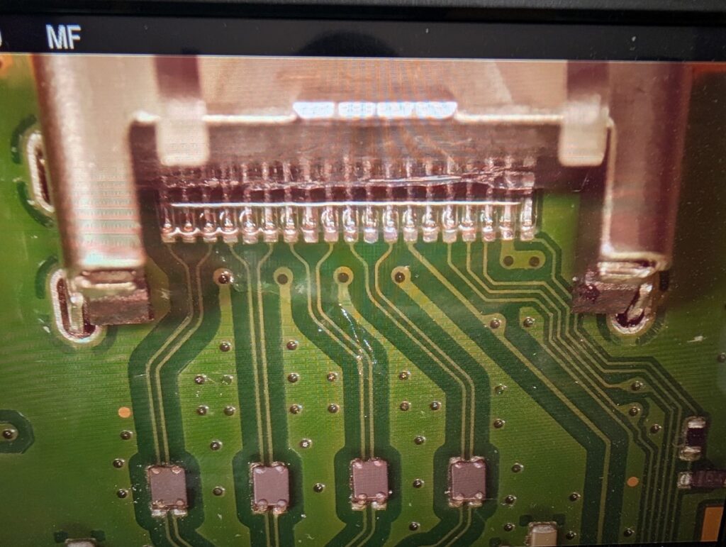 CUH-7100のHDMIポート取り付け時の写真