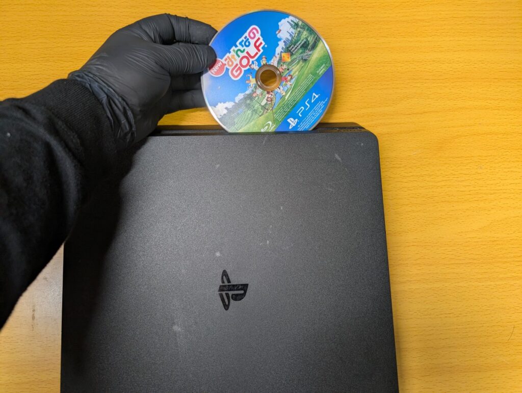 ディスク読み込み時に異音がするPS4 CUH-2000本体の写真