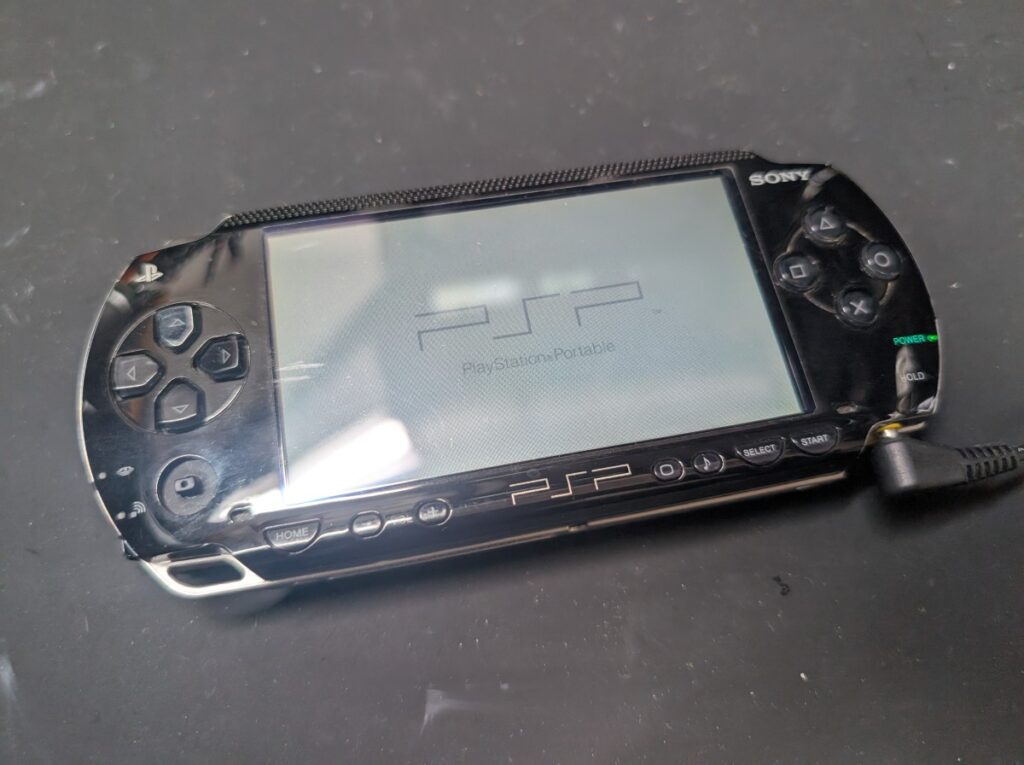 PSP-1000の修理後の動作確認時の様子