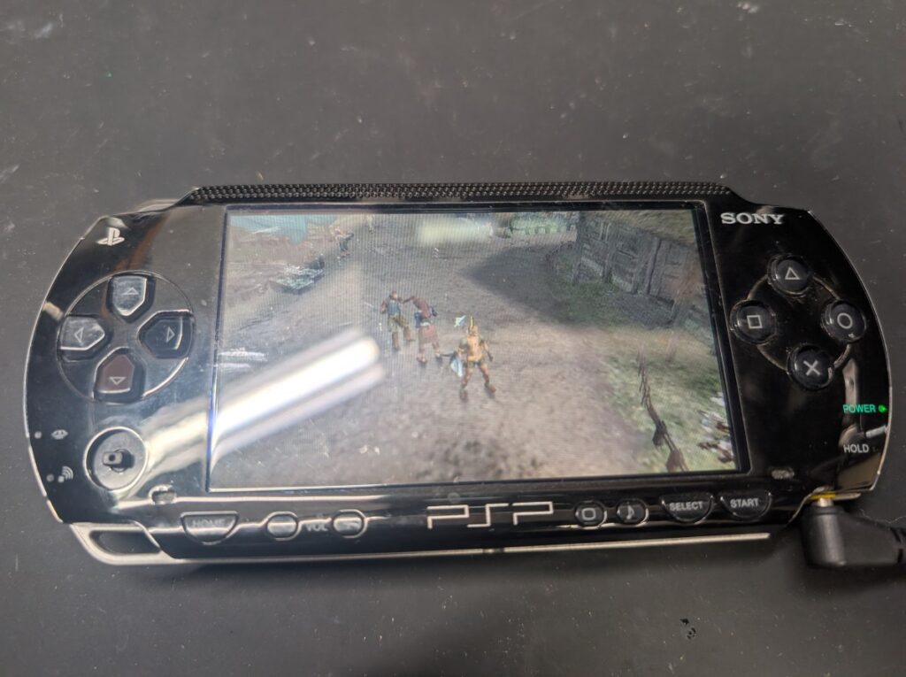 PSP-1000の修理後の動作確認時の様子
ゲームソフトを起動して点検時