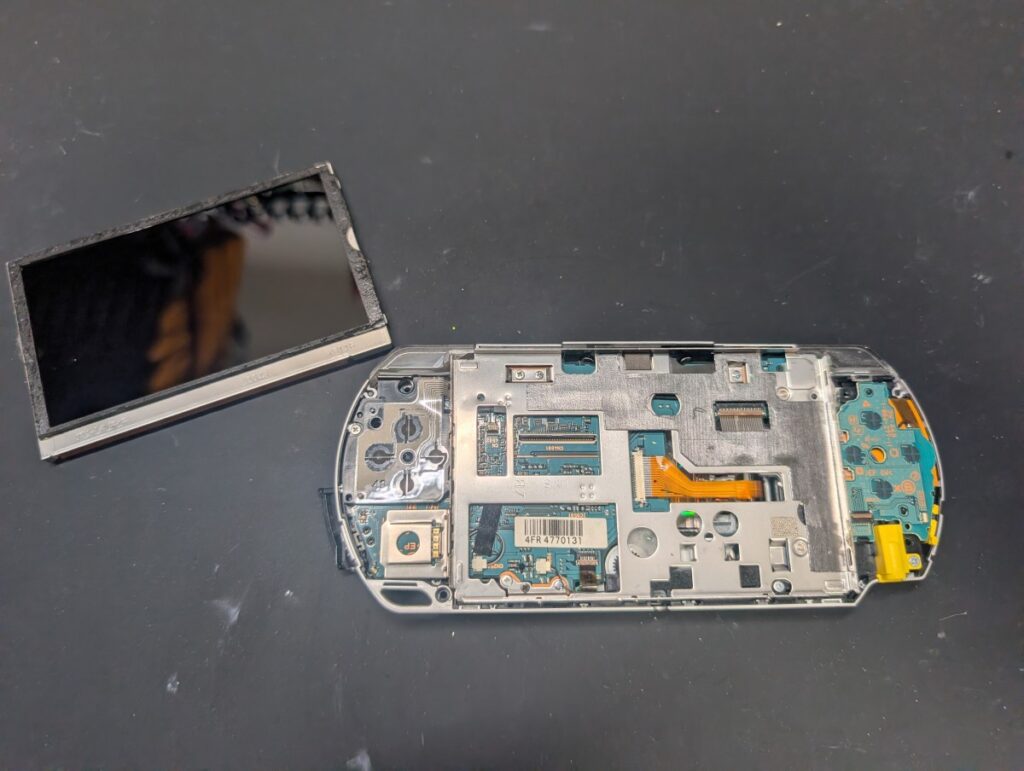 PSP-1000の内部の写真
液晶取り外し後