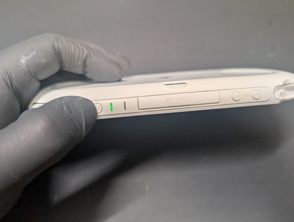 PSvita PCH-2000のバッテリー交換後の本体起動時の写真