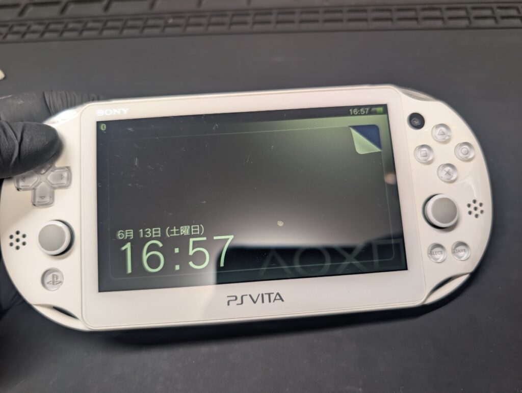 PSvita PCH-2000のバッテリー交換後の本体起動時の写真