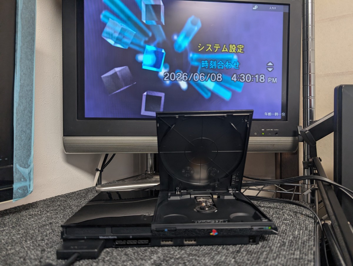 SCPH-90000とモニターの写真