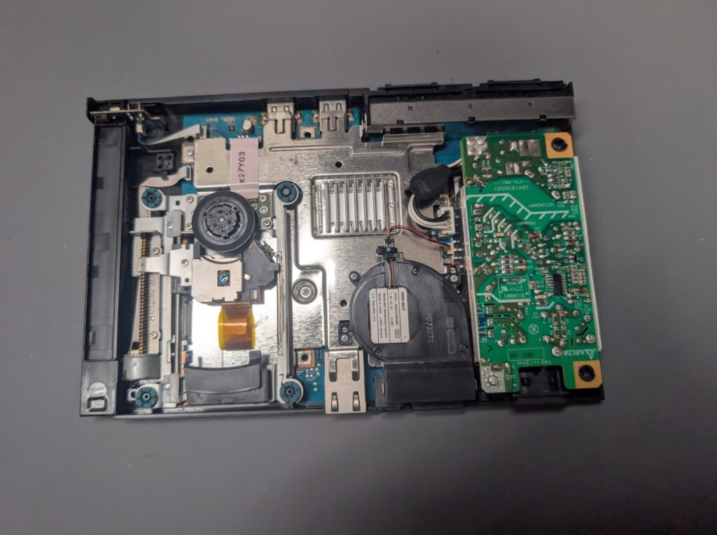 SCPH-90000の内部の写真