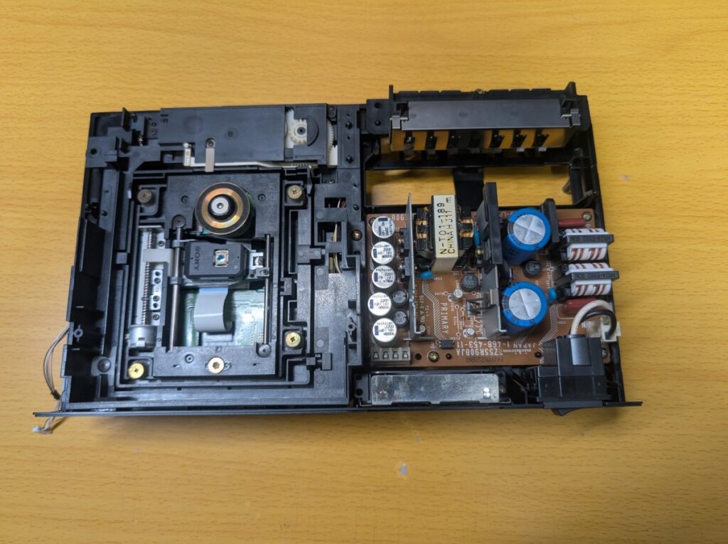 SCPH-10000の清掃後の組み立て時の様子