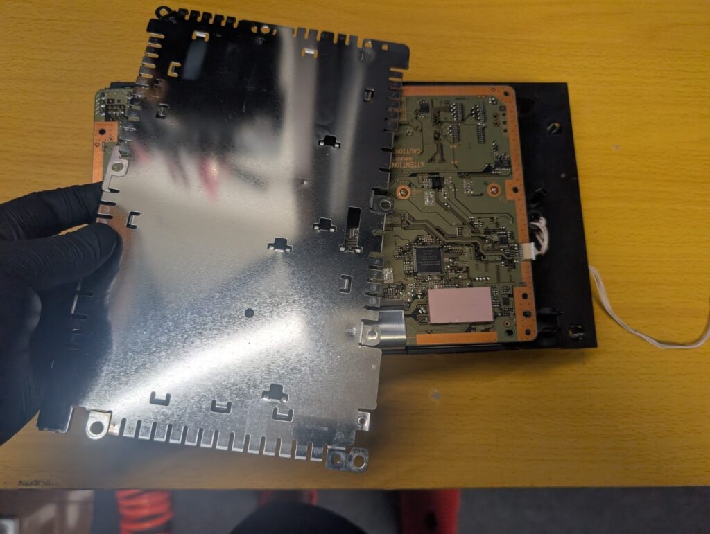 SCPH-10000の清掃後の組み立て時の様子