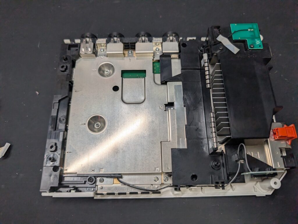 Wiiのメイン基板修理後の組み立て時の写真