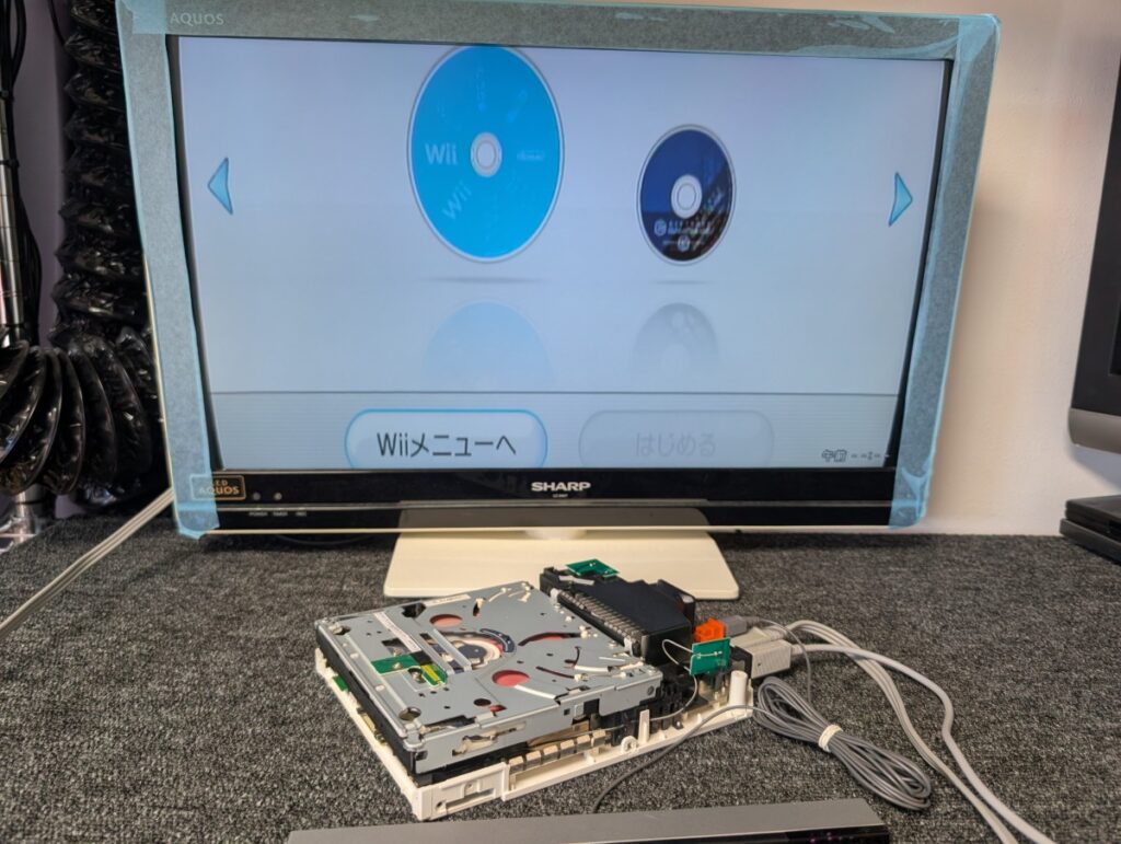 Wiiの基板修理後の動作確認時の様子

ディスク読み込み中の画面