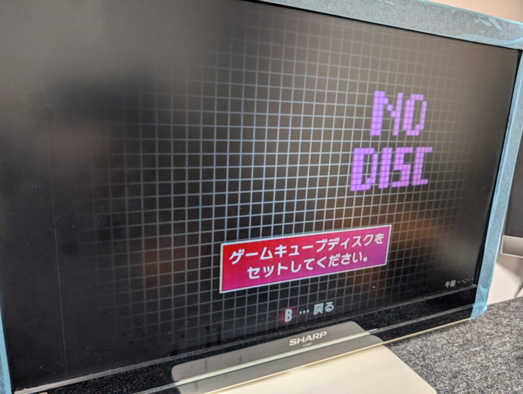ゲームキューブのディスクドライブ基板のコンデンサ交換後の動作確認時の様子
読み込み不良は改善せず。