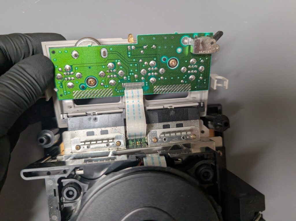 ゲームキューブのコントローラースロット基板の写真