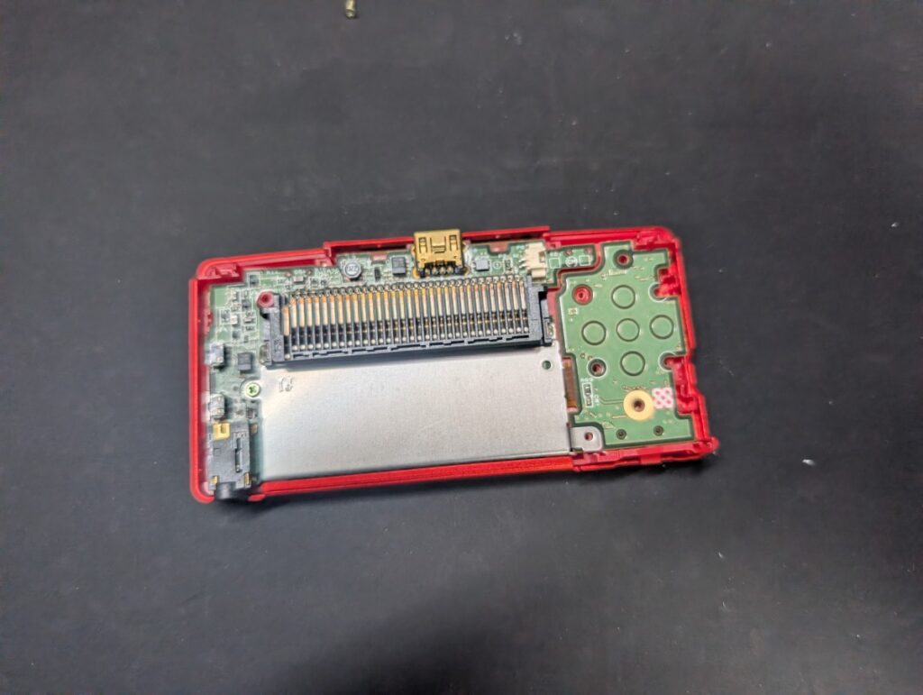 ゲームボーイミクロの内部の写真