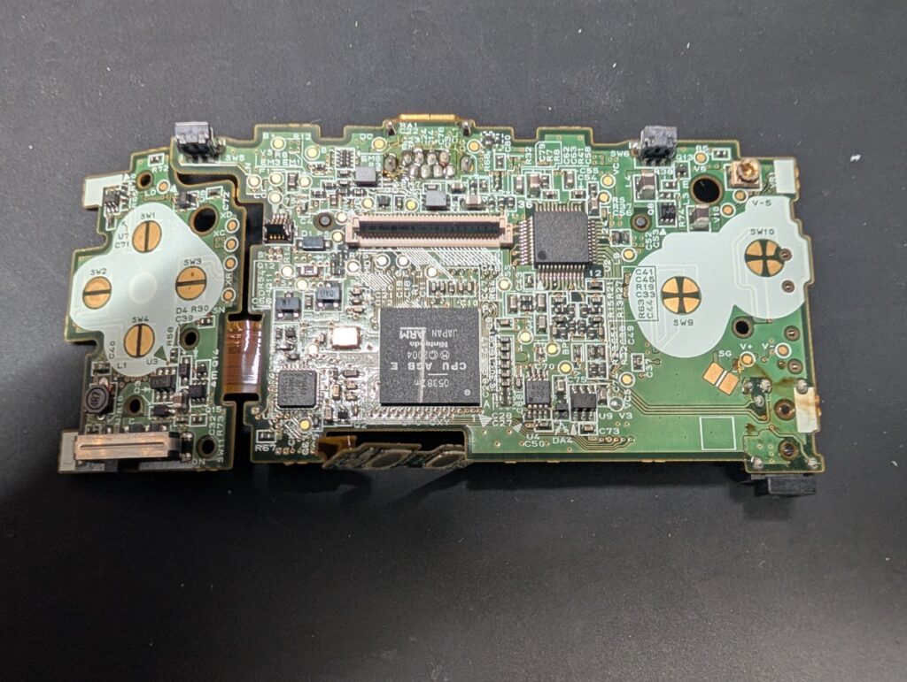 ゲームボーイミクロの基板の写真
ボタン接点部