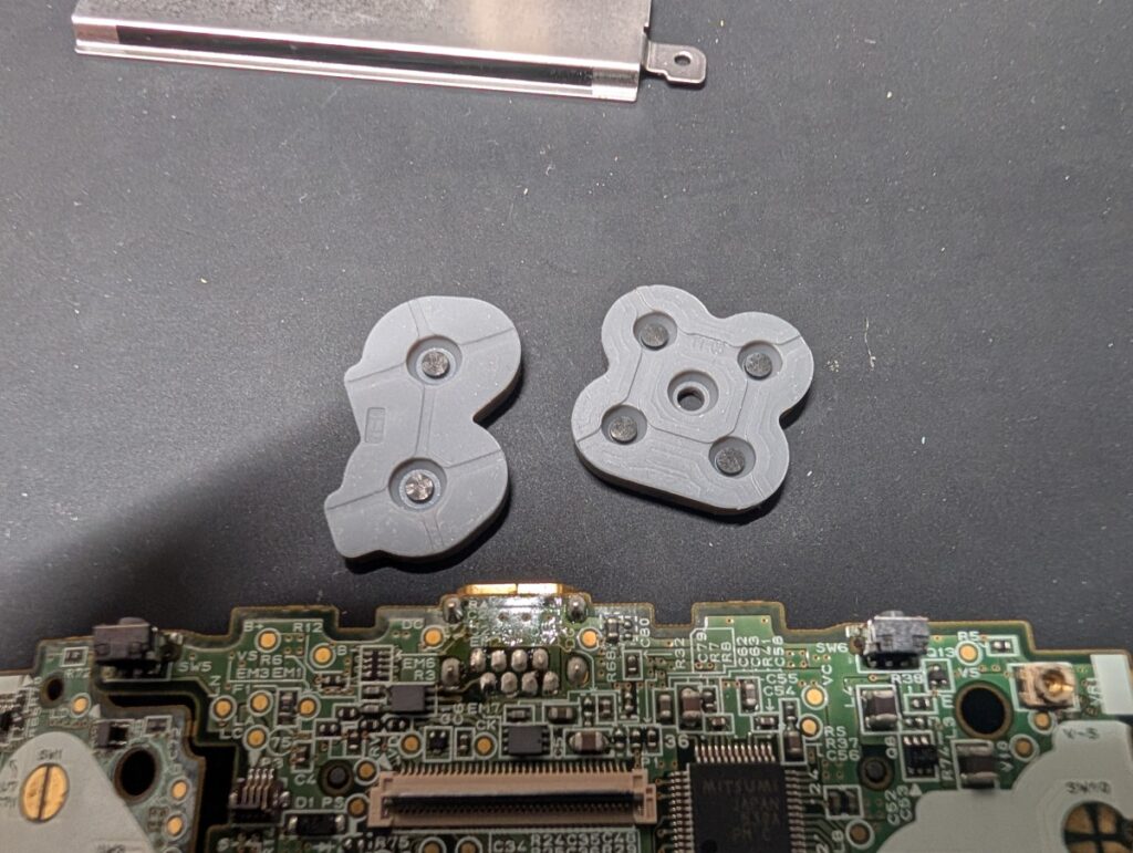 ゲームボーイミクロのボタンラバーの写真