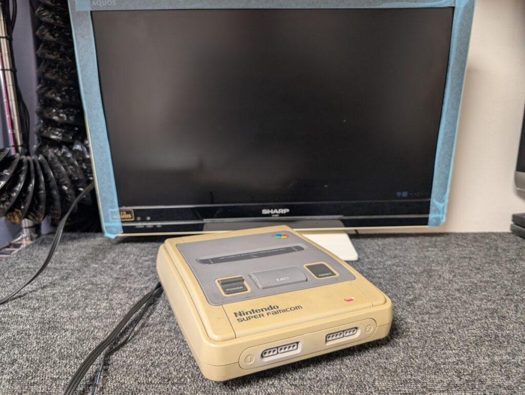 映像が出力されないスーパーファミコンの写真