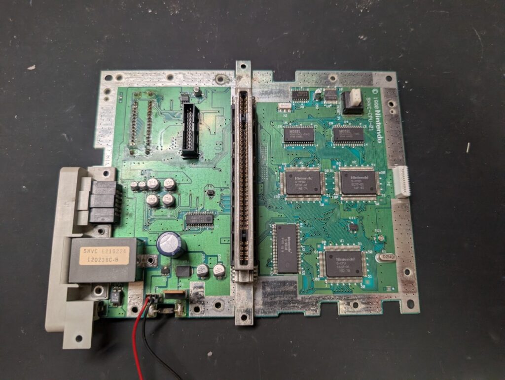 スーパーファミコンの基板の写真