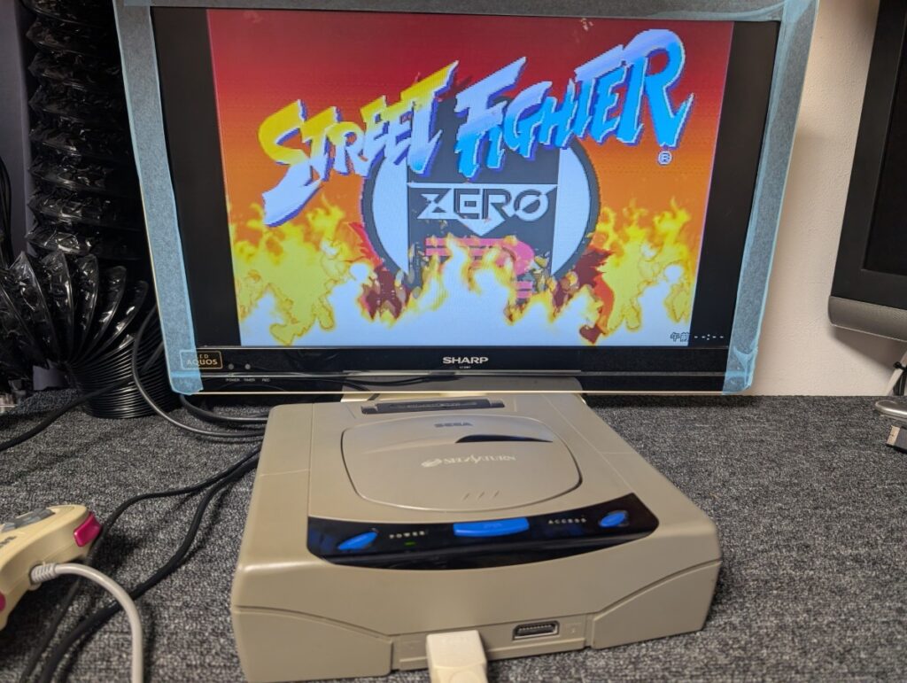 セガサターンの読み込み不良修理後の動作確認時の写真

本体とゲームタイトルが表示されたテレビ画面