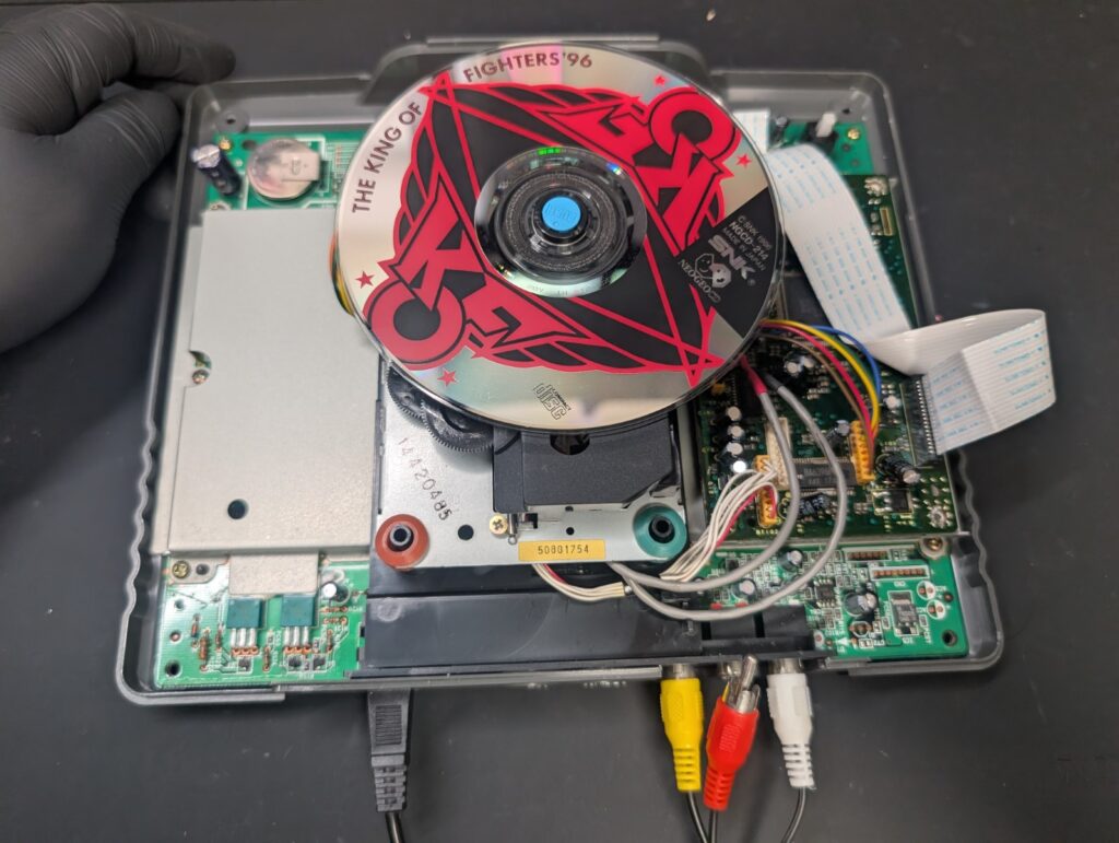 ネオジオCDZのドライブケーブル断線修理後の写真