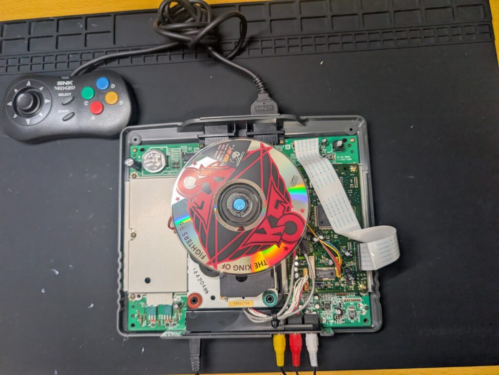 ネオジオCDZの修理後の動作確認時の写真
