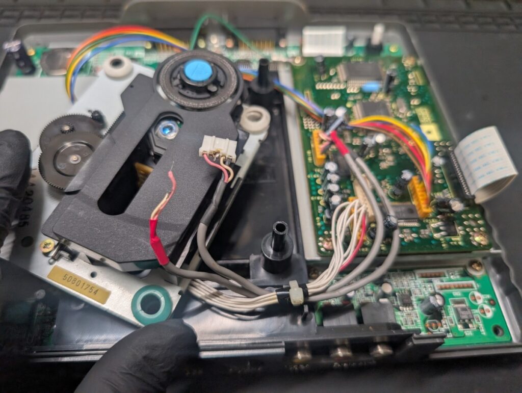 ネオジオCDZのドライブケーブル断線部分の写真