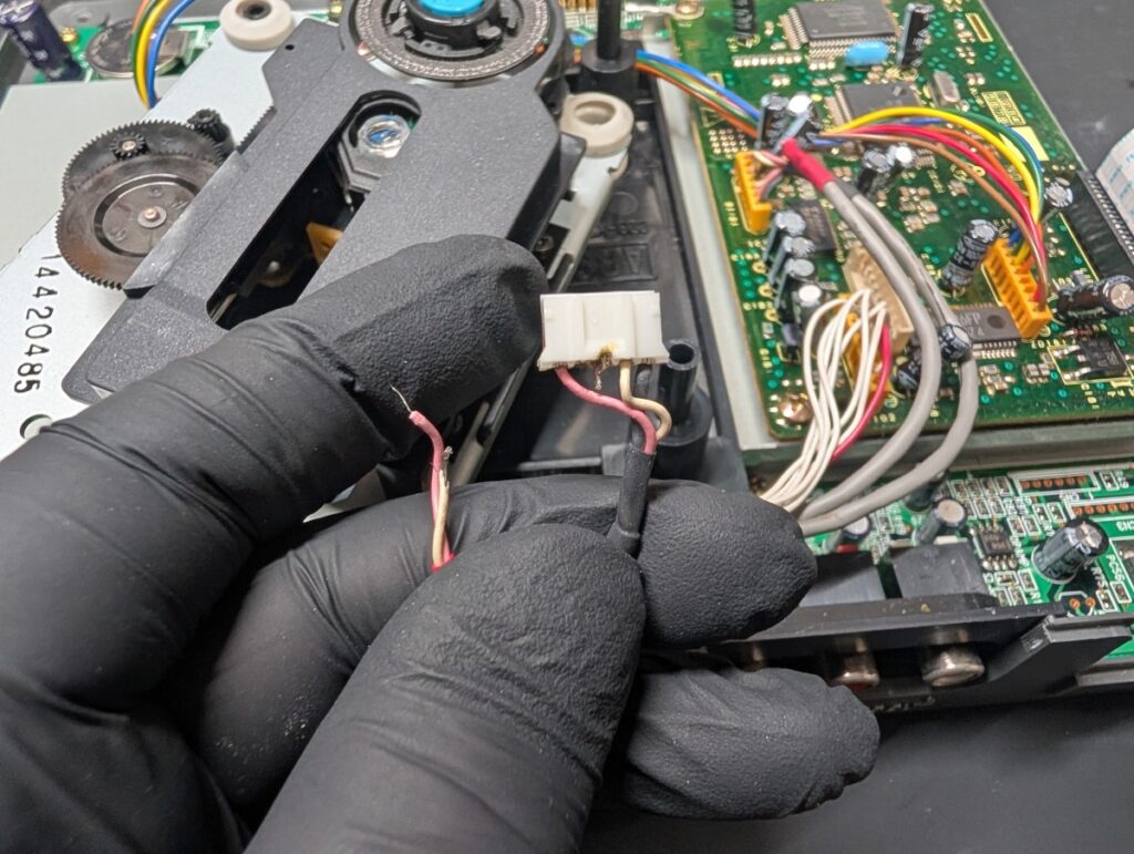 ネオジオCDZのドライブケーブル断線部分の写真