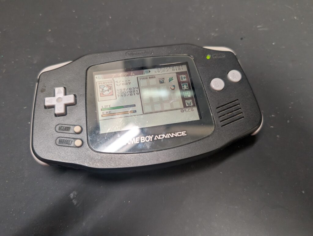 電源が入らないGBAの修理後の動作確認時の写真


ゲーム起動画面