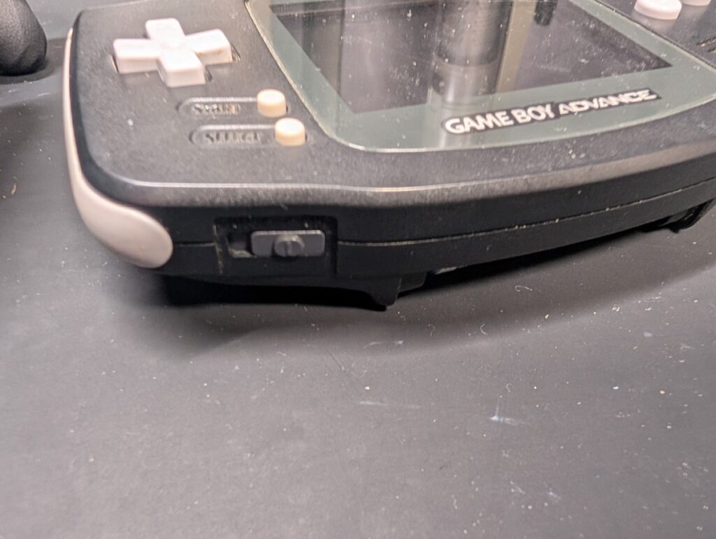 電源が入らないGBAの写真
点検時の様子
