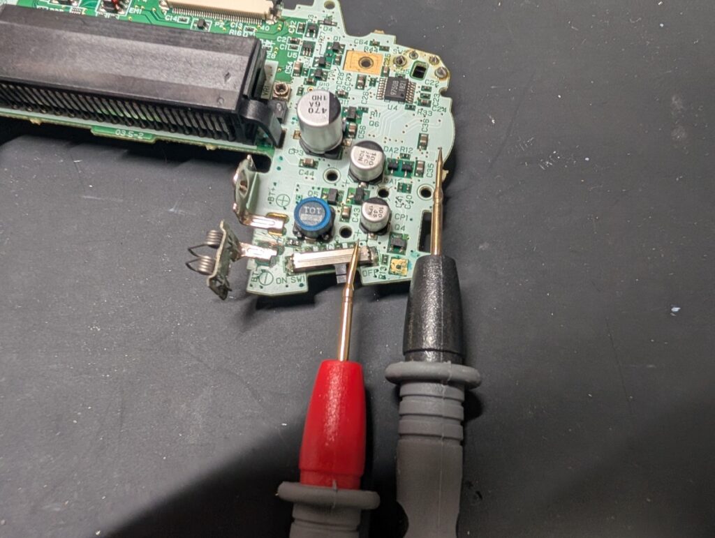電源が入らないGBAの基板点検時の写真